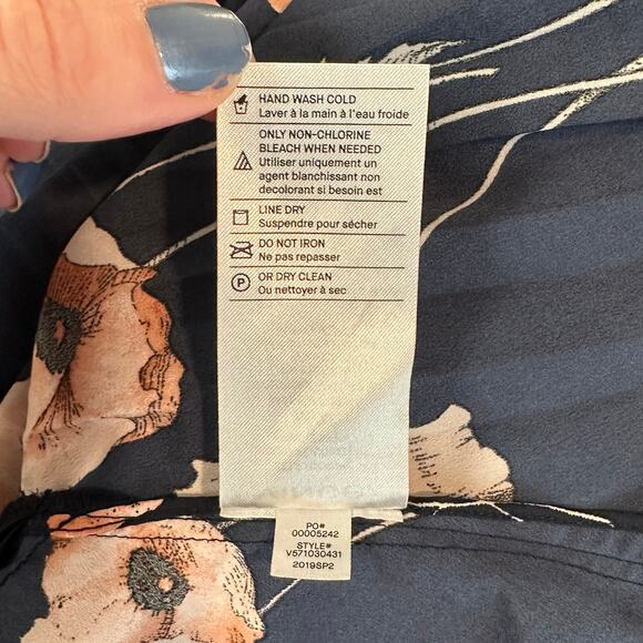 VINCE Tossed Poppy Pleated Floral Midi Knee Length Skirt in Marine - Picture 13 of 15